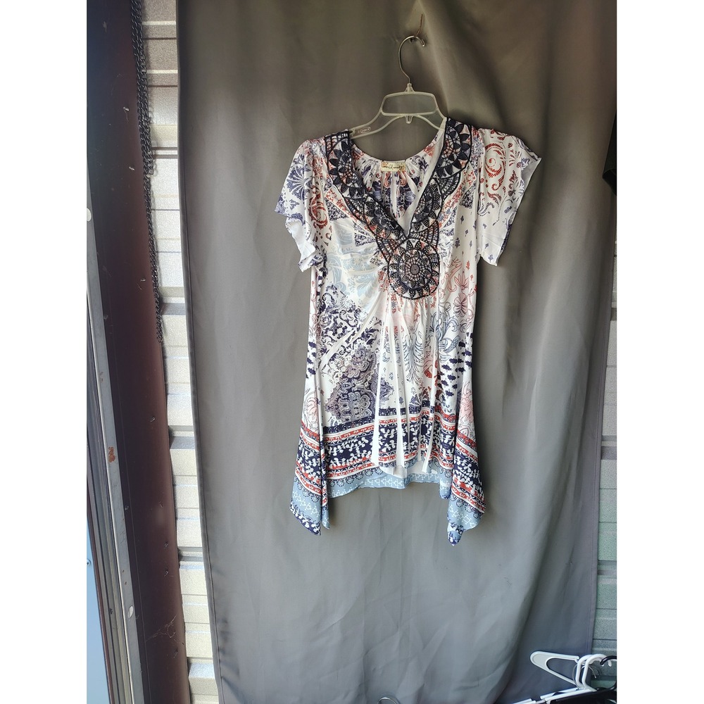 World Unity Womens Paisley Medallion Crochet Lace Sharkbite Hem Tunic Top Small